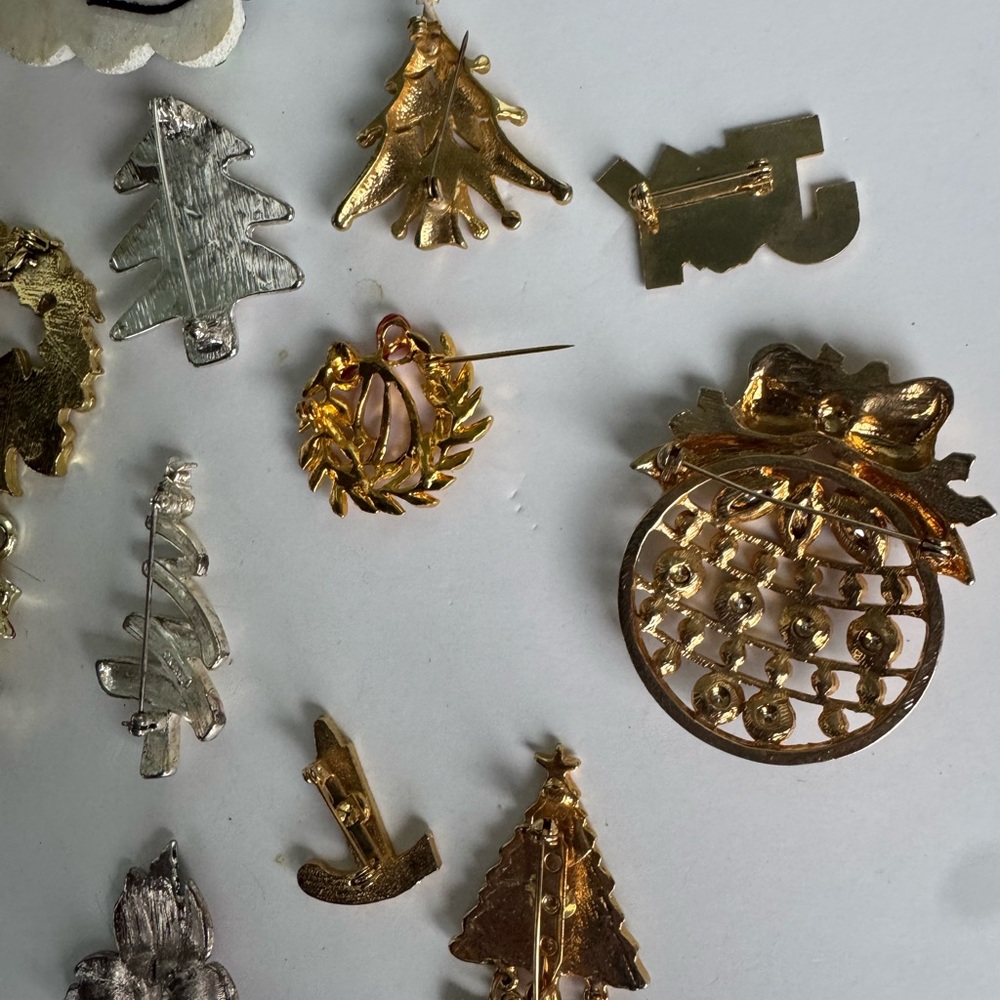 Christmas Holiday Winter Vintage to Now Brooch Jewelry Lot Craft Supplies - Picture 8 of 10